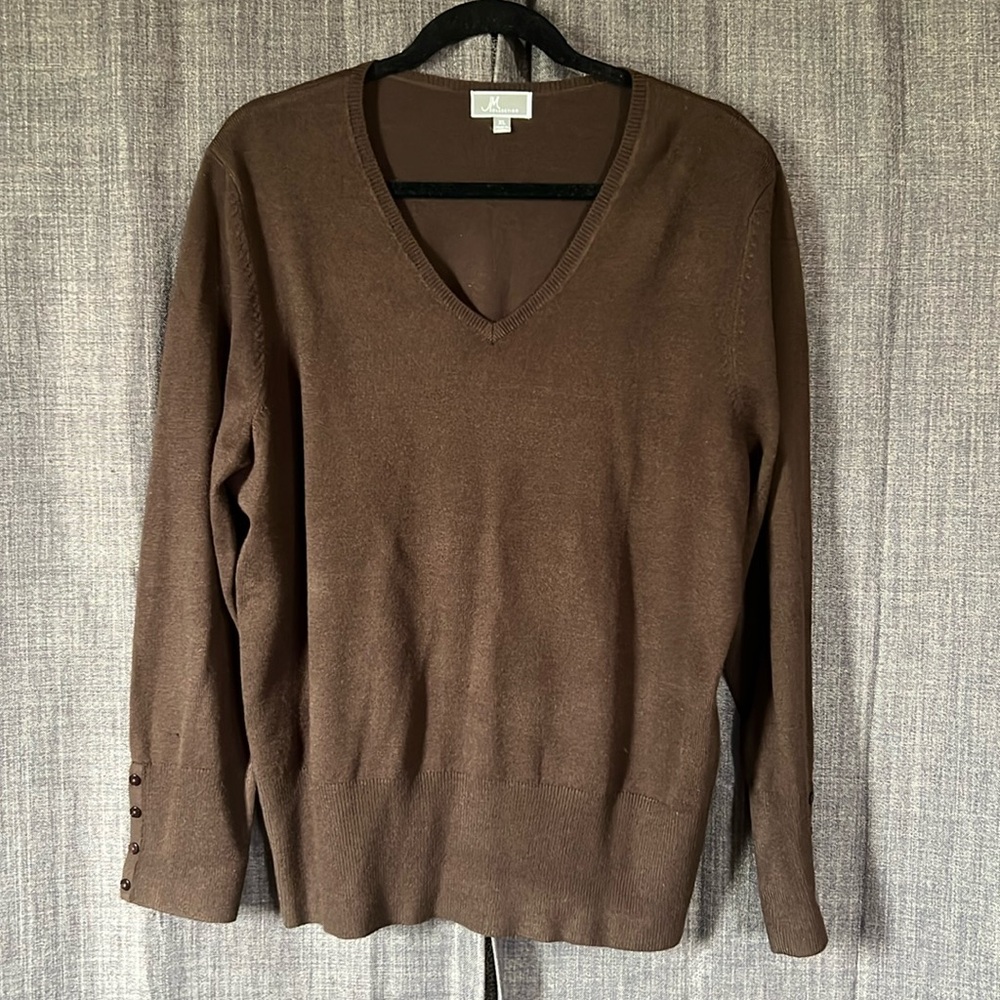 JM collection brown vneck sweater knit with buttoned cuffs size XL